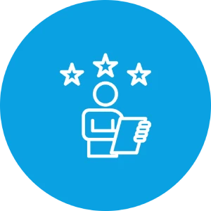 Person mit Dokument und drei Sternen darüber auf blauem Hintergrund