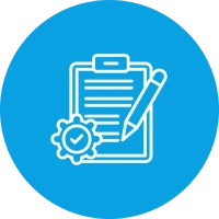 Clipboard mit Checkliste, Stift und Zahnrad-Symbol auf blauem Hintergrund