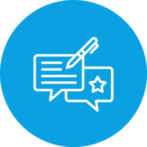 Sprechblasen mit Text, Stift und Stern auf blauem Hintergrund