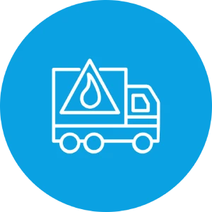 Symbol eines LKWs mit Gefahrstoff-Warnzeichen auf blauem Hintergrund